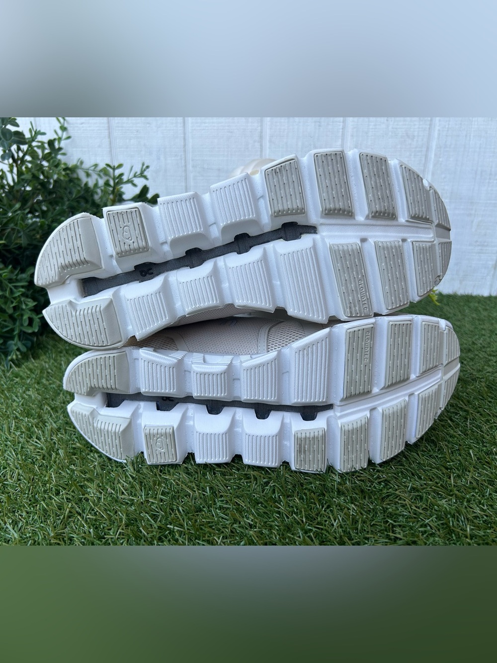 On Cloud 5 Trainers Color: Pearl / White women 7 new - Picture 16 of 16